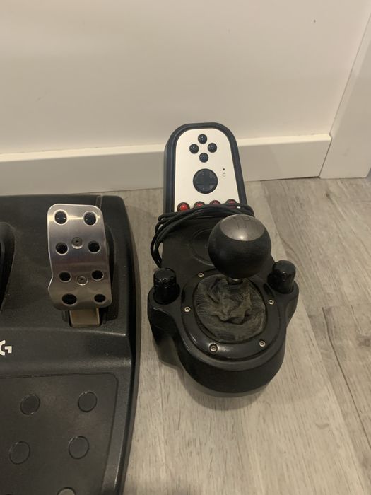 Logitech G920 + Pedais + Caixa (Shifter) – Bem conservado
