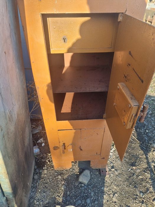 Сейфовий шкаф сейфи різні