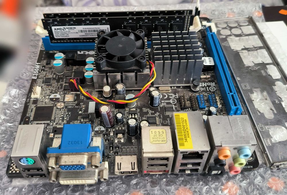 Комплект NAS Mini-ITX: AsRock E350M1
