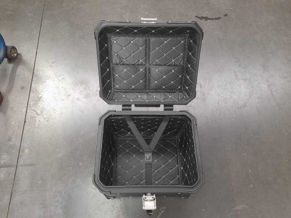 Top-Case Universal