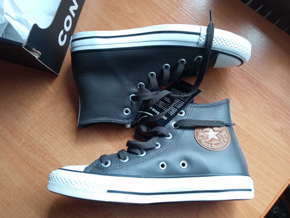 Нові оригінальні кросівки Converse