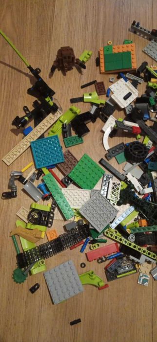 1,2 kilograma klocków Lego