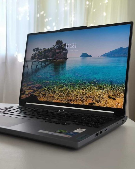 Portátil Lenovo Legion 5i 16IRX9-187 16"