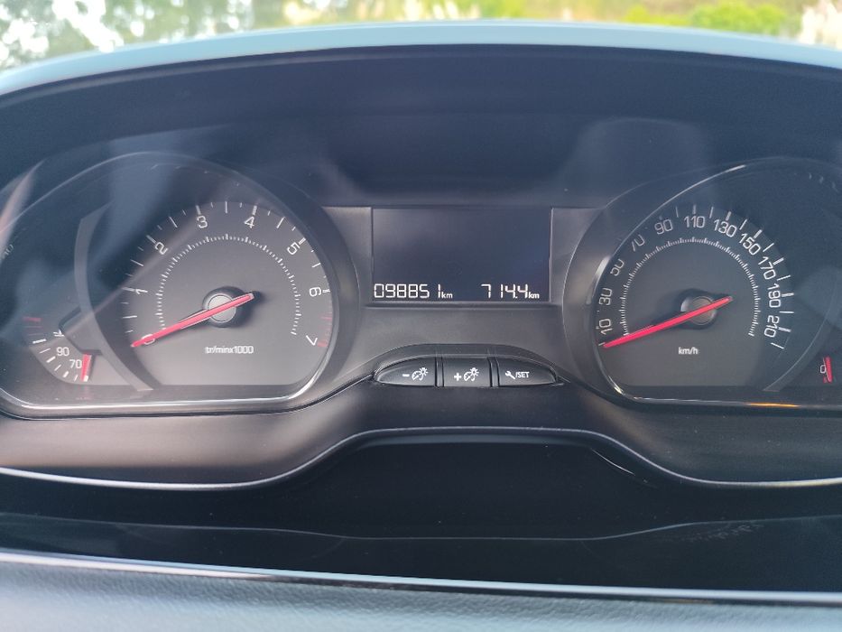 Peugeot 208 1.0 VTI  2015 98000 kms