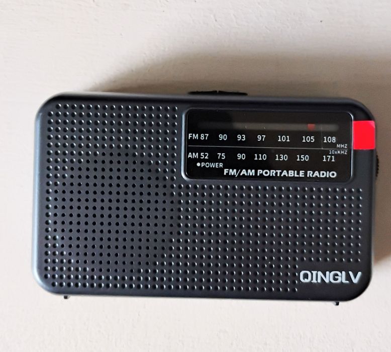 Przenośne radio na baterie