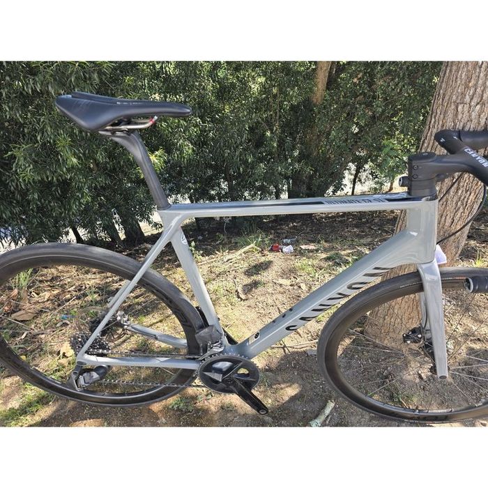 Bicicleta de carbono L com axs e rodas carbono