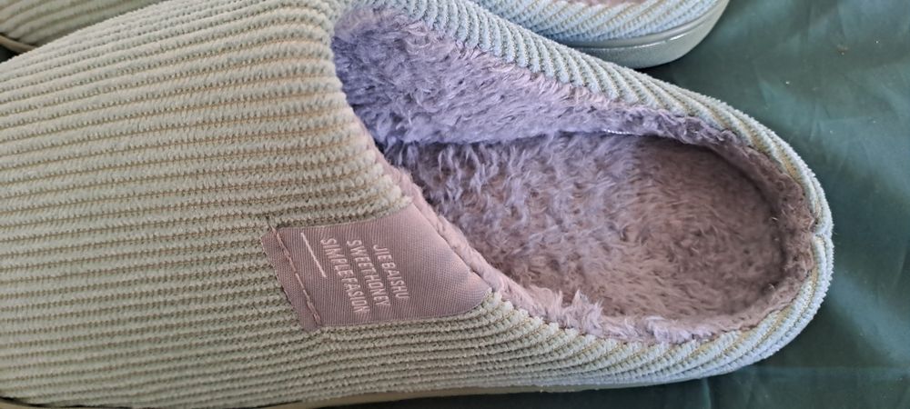 Chinelos muito quentinhos novos tam 40/41