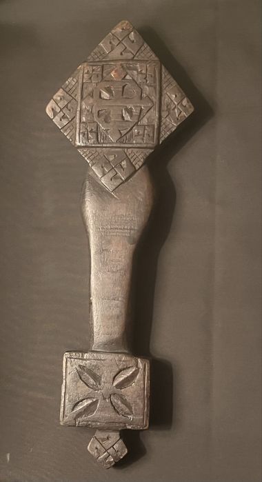 Bardzo piękny etiopski, ręcznie wykonany krzyż z drewna i marmuru