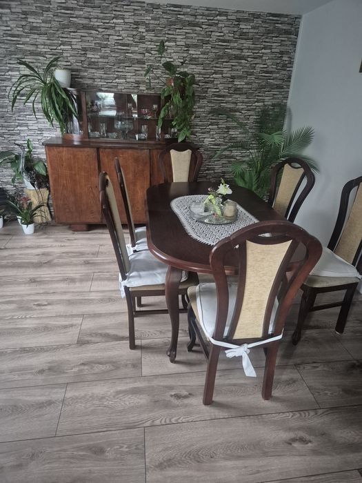 Stol do pokoju i jadalni