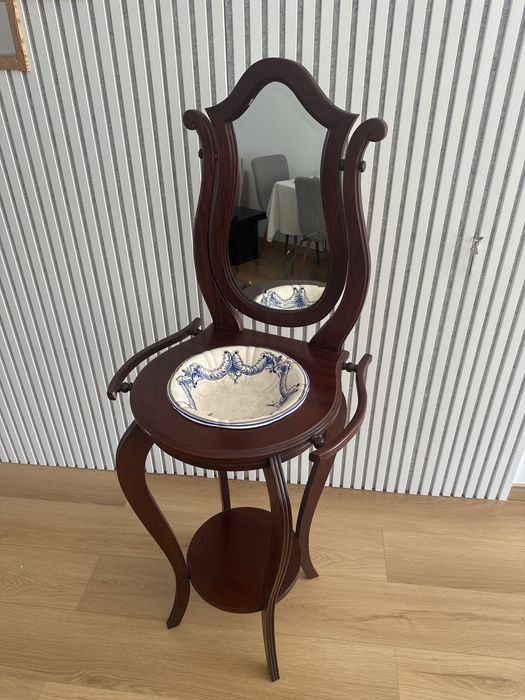 Lavatório/toucador antigo em madeira com bacia pintada à mão
