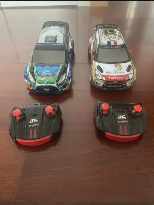 Dois carros telecomandados