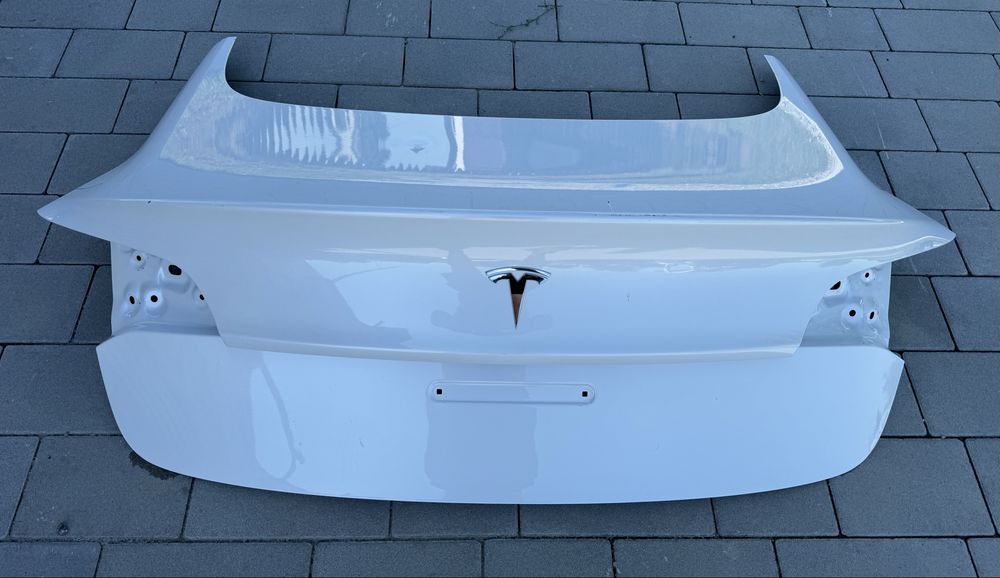 Tesla Model 3 кришка багажника
