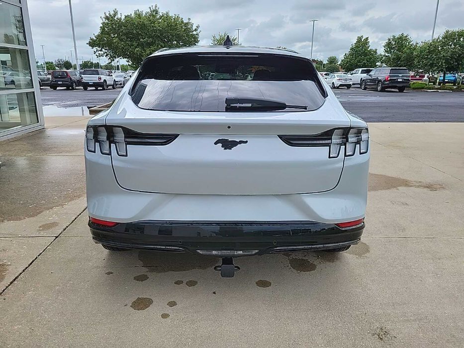 Ford Mustang Mach-E Premium      2023
