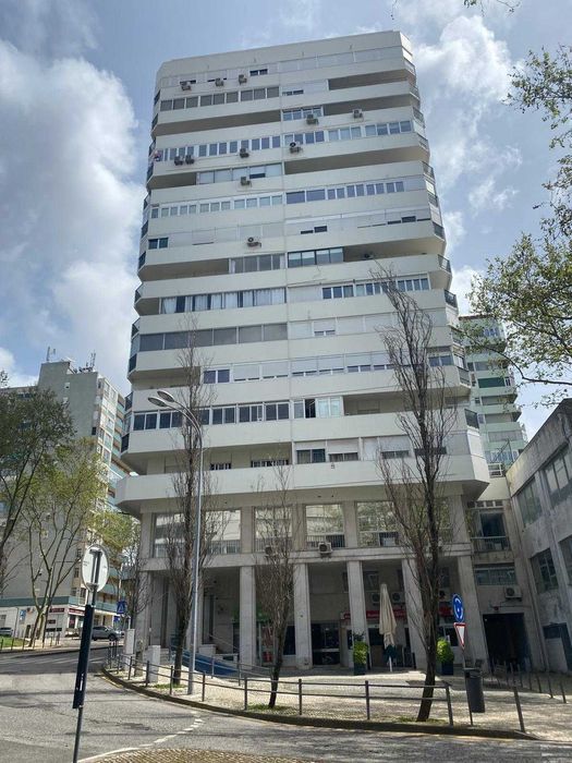 Aluguer lugar de estacionamento - perto Califa, São