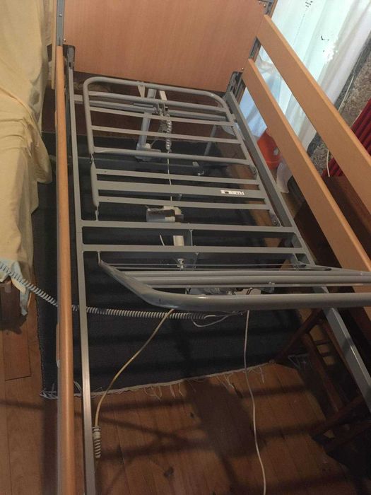 Cama articulada elétrica Invacare