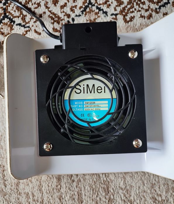 Настольная вытяжка с мешком для сбора пыли.