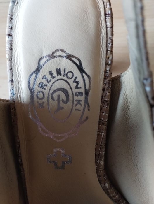 Beżowe skórzane buty czółenka damskie Korzeniowski