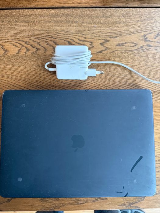 MacBook Pro 15” 2019 i7 | 16GB RAM | 256GB SSD | Radeon 4GB