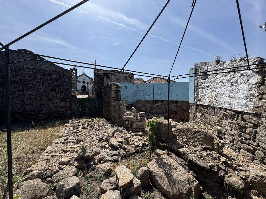 Moradia para recuperar com terreno