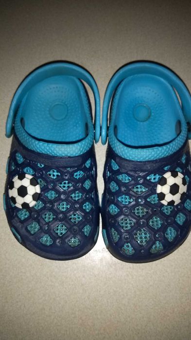 Klapki rozmiar 24 dwie pary