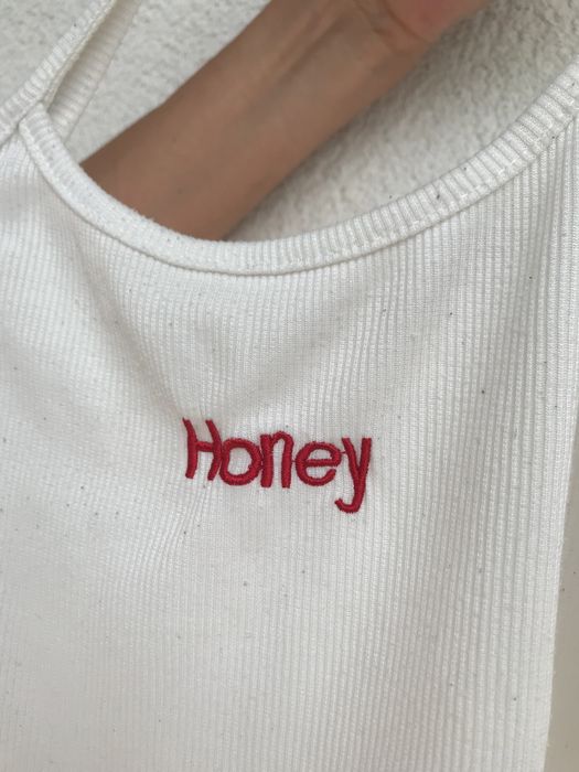 Biały crop top Honey | Shein