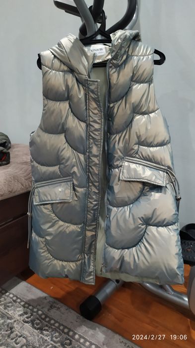 Жіноча безрукавка