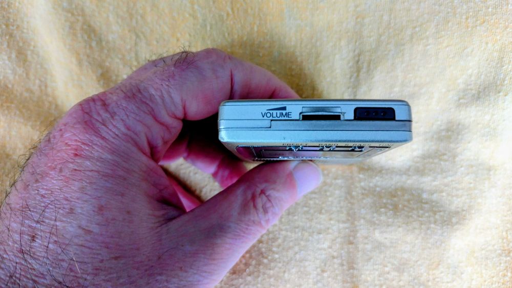 Mini Radio Bolso Raro Colecao Aiwa CR-DS800 FM/AM