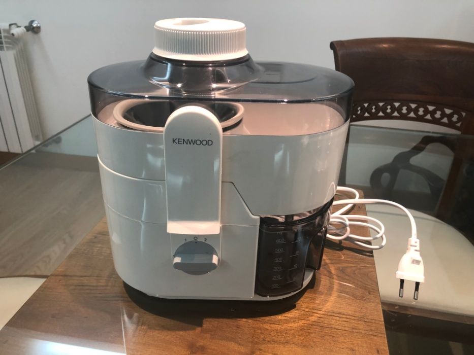 Centrifugadora- Máquina de sumos - kenwood JE500.