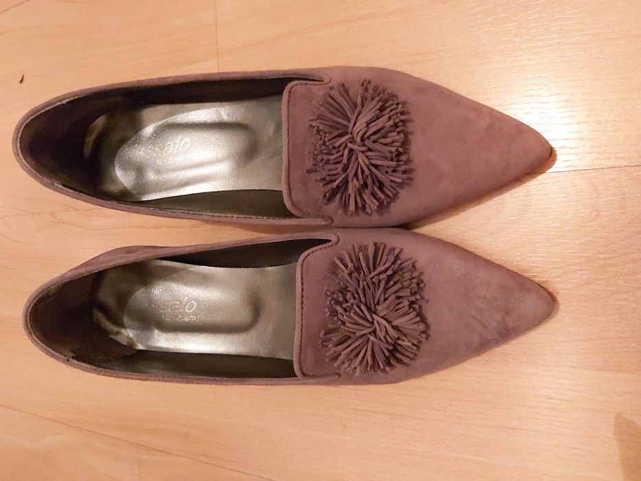 Sapatos camurça cinzentos