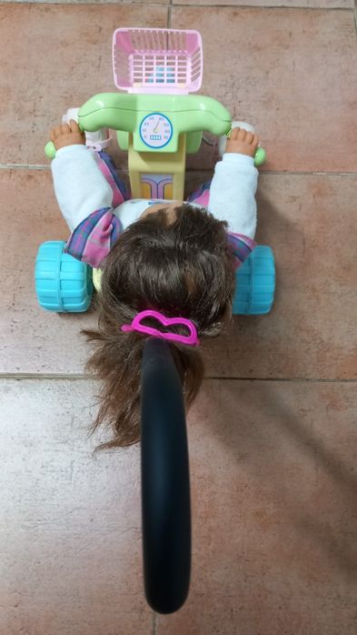TRICICLO COM BONECA para criança brincar na rua,casa,quintal,jardim.