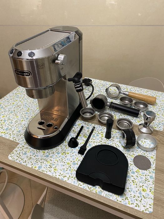 Máquina Café Delonghi Dedica