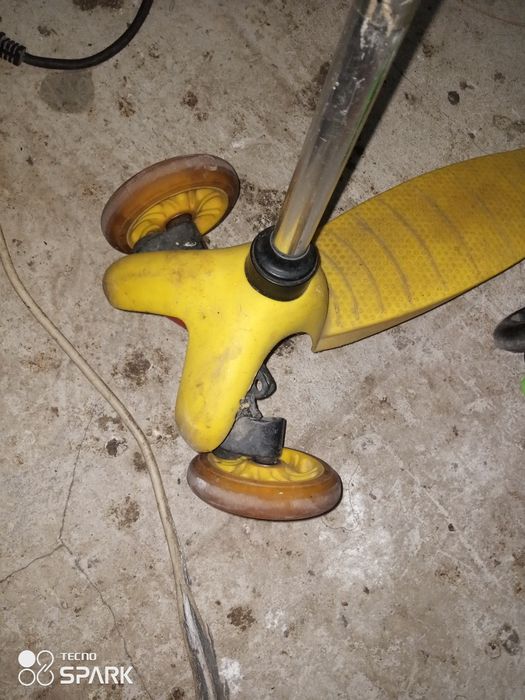 Самокат дитячий жовтий на запчастини