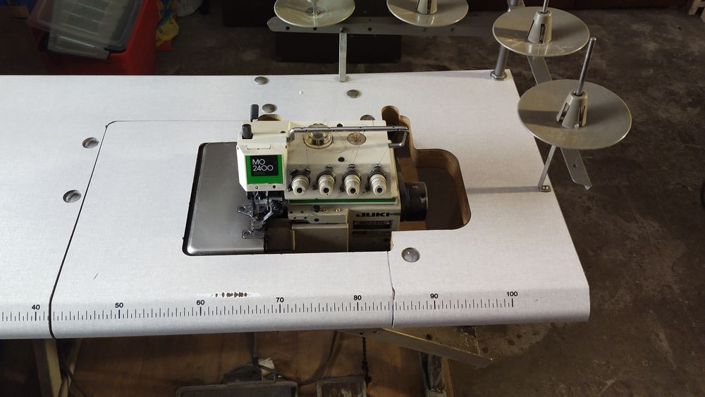 JUKI MO2400 owerlok 4-nitkowy 230V