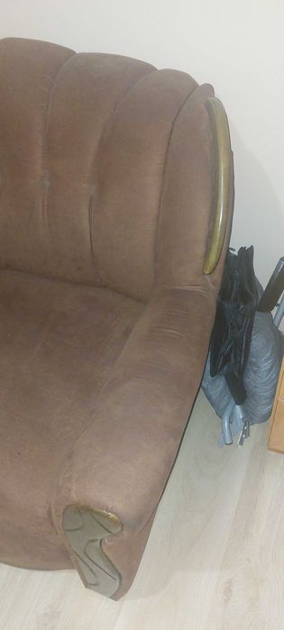 Sofa z funkcją spania i pojemnikiem na pościel