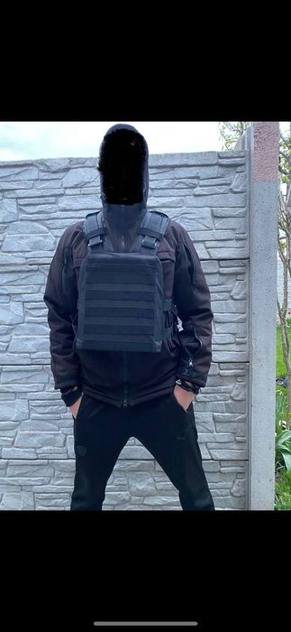 Плитоноска чёрная тактик