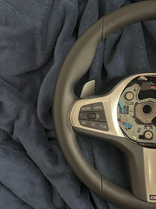 Оригінальне M Sport кермо BMW G20 G21 G22 G23 з пелюстками