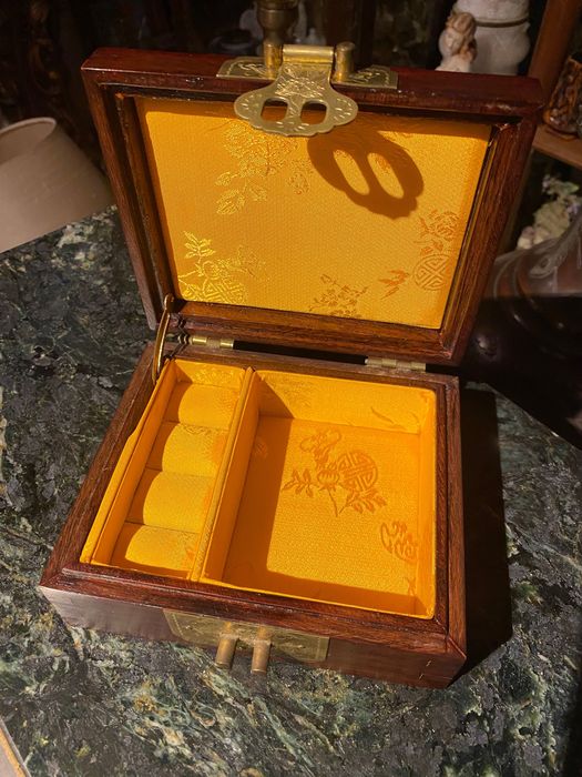 Guarda joias Madeira Pau Rosa China Republica 15,5 cm