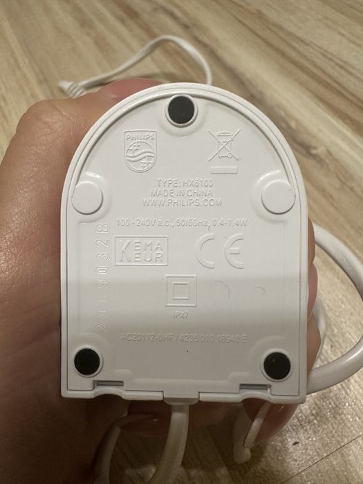 Зарядний пристрій для зубноі щітки Philips