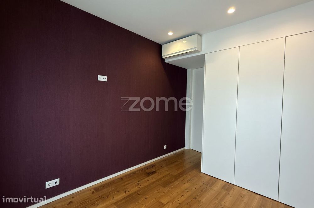 Apartamento T3 com lugar de garagem e varanda em S. Vitor.