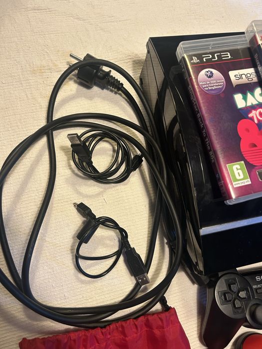 PlayStation 3 + 2 Comandos + 4 Buzzers + 2 Microfones SingStar + Jogos — Excelente Estado