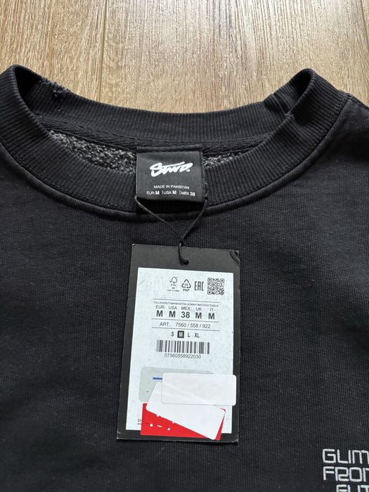Czarna bluza męska bez kaptura crewneck Pull & Bear stwd nowa z metką M z nadrukiem race winner