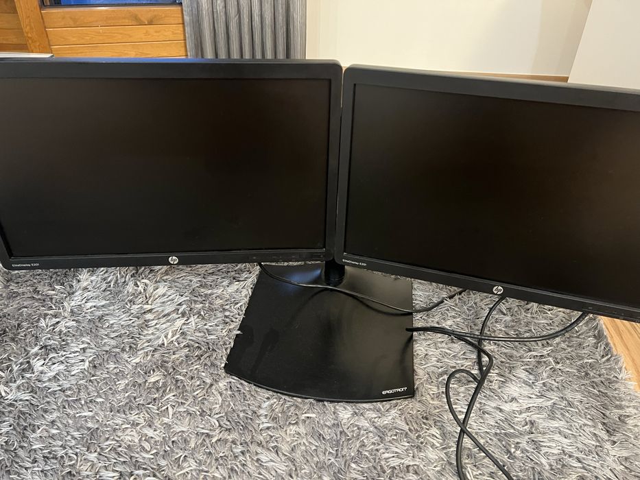 Suporte com dois monitores incluidos