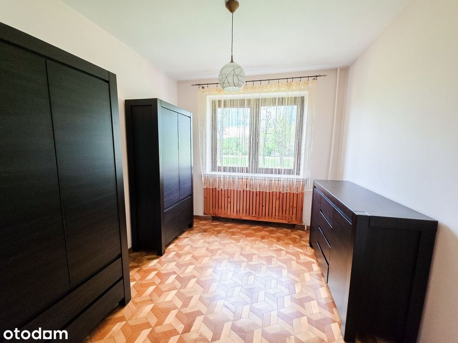 Przestronny dom z dużą działką i budynkiem gospodarczym — Kuznocin