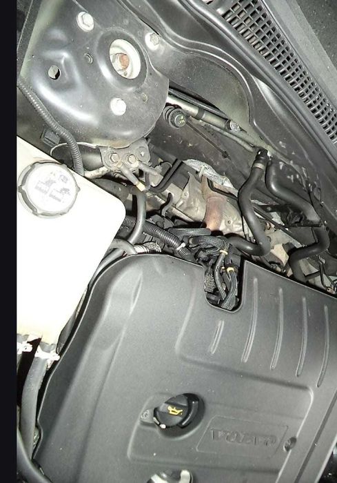 Volvo C30 de 2007 a 1.6 diesel com varias peças prontas para serem reutilizadas