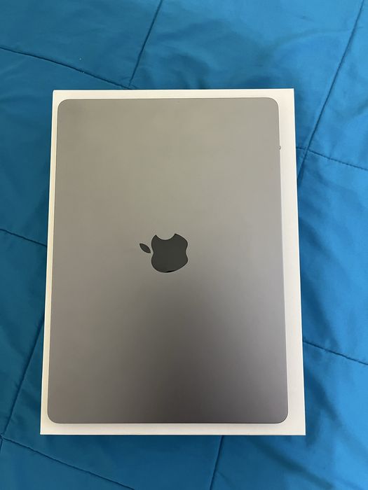 MacBook Air M3 2024