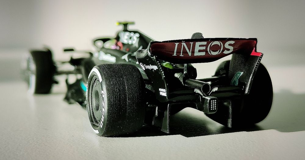 Mercedes F1 Spark S8561 Lewis Hamilton w skali 1:43 z 2023