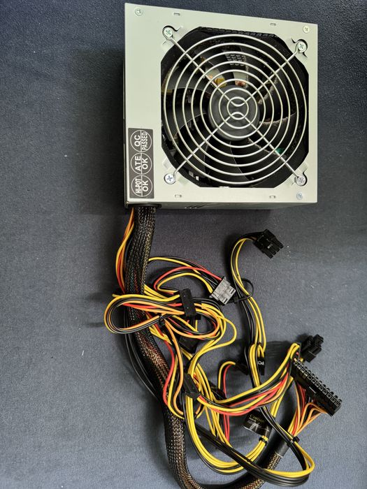 Блок живлення на 700w