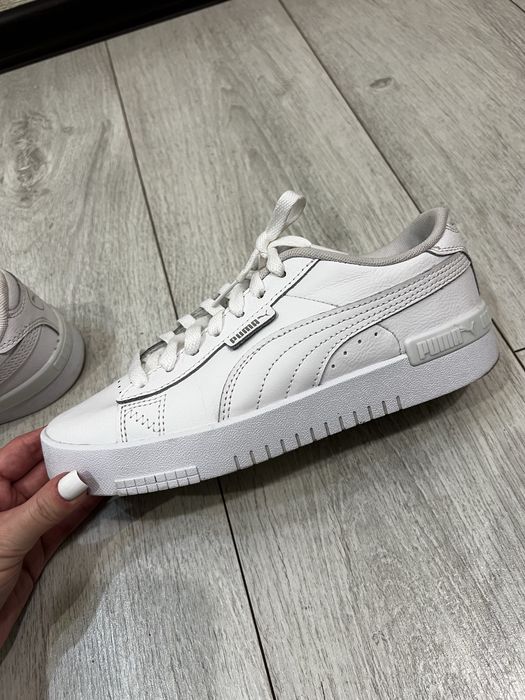 Кросівки Puma.