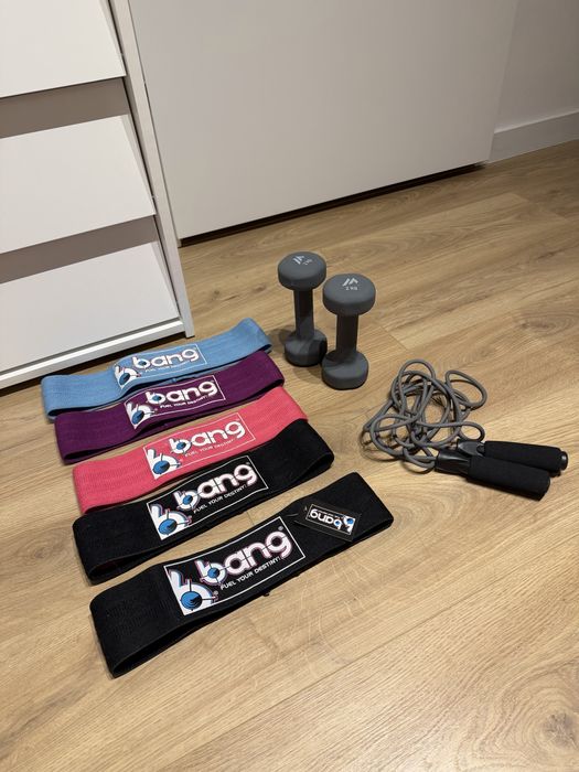 Skakanka, hantle, gumy do ćwiczeń fitness