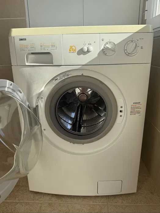 Máquina de lavar roupa Zanussi Aplus ZWF385 (5Kg)